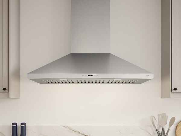Zephyr Siena Pro Wall Mounted Ducted Range Hood – Front View with Polished Stainless Steel Finish